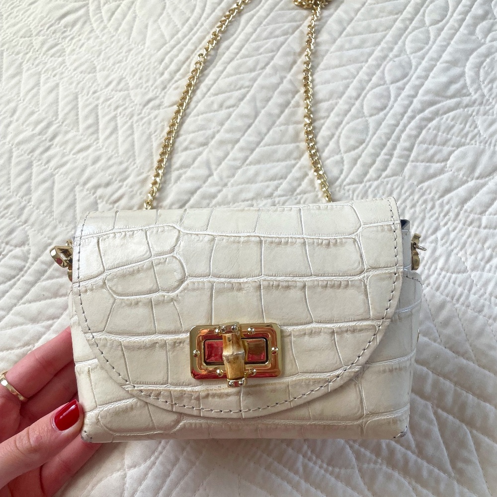 Creme leather bag with bamboo clasp